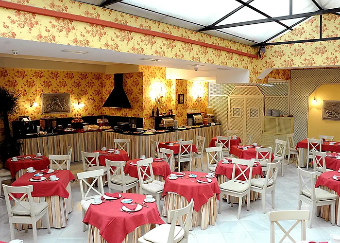 Mejores Piscinas de Hoteles para Refrescarte en Sevilla