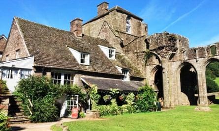 Llanthony Priory Inn