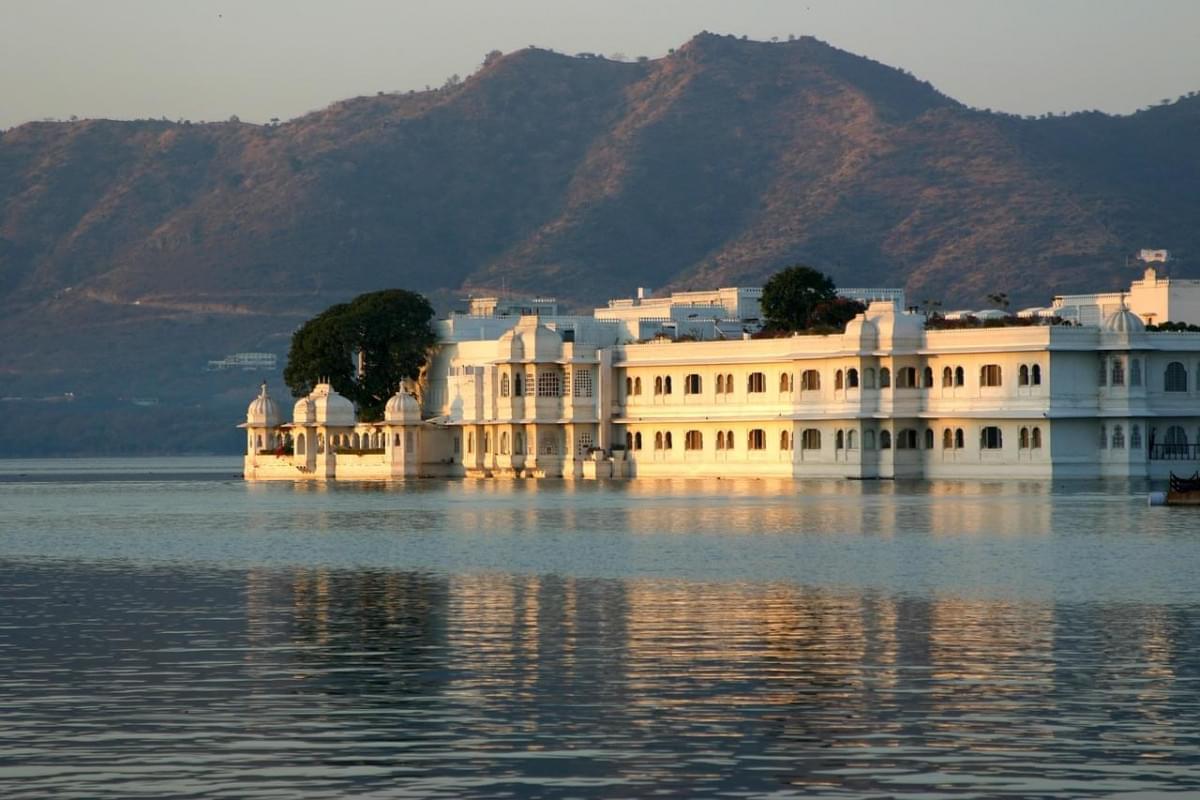 udaipur india rajasthan lago 1
