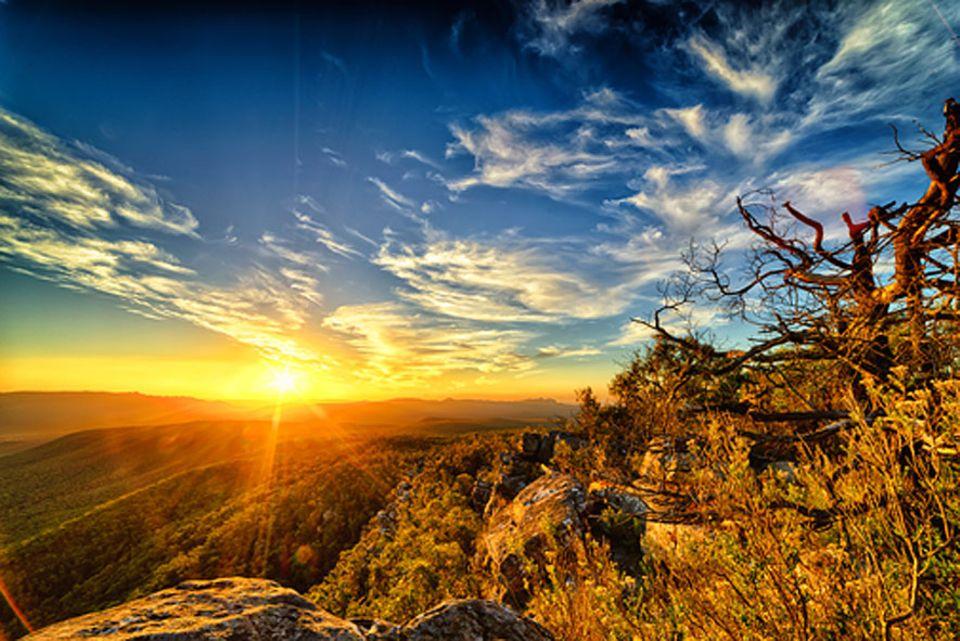 Australien: Die schroffen Felsen in Victoria erinnerten den schottischen Forscher Sir Thomas Mitchell an die heimische Bergkette Grampian Mountains und benannte 1836 das australische Schutzgebiet genauso: Grampians-Nationalpark