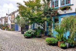 BATHURST MEWS    W2 2SB  Theres something incredibly nostalgic about Londons mews streets. Now superdesirable places to...