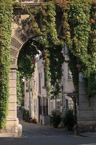 KYNANCE MEWS    SW7 4QR  This might just be the prettiest mews street in the capital. Originating in the 1860s its a...