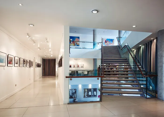 Top Hotels with Hot Tub in Manchester