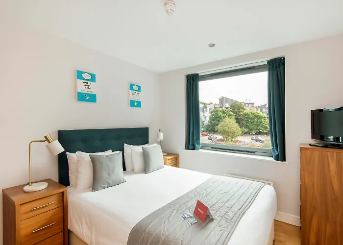 Top Cheap Hotels in Farnborough