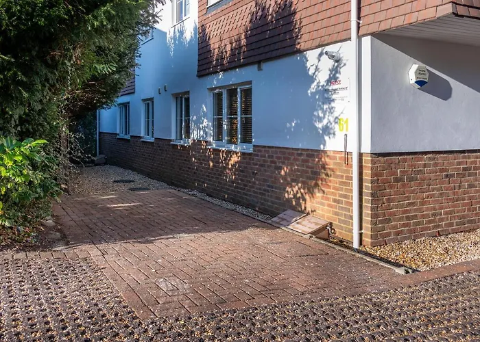 Top Affordable Hotels Near Frimley Park Hospital